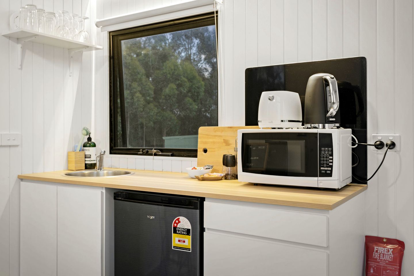 Intimate Tiny House Perfect for Water Activities and Picnics in Victoria, Australia