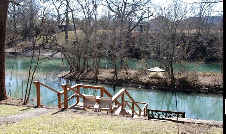 Cabins (Canyon Lake, Texas, United States)