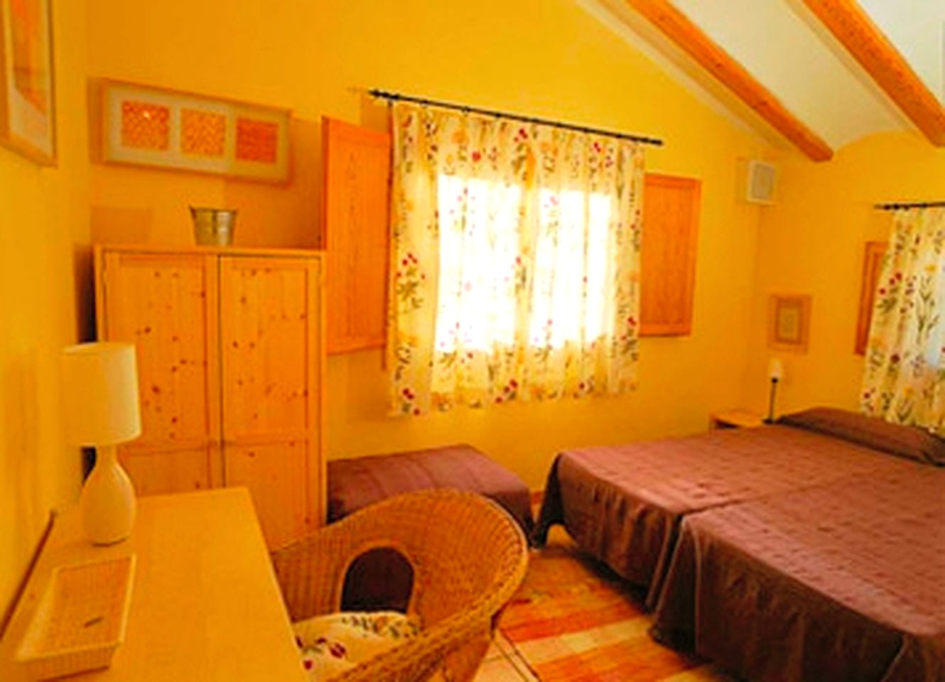 Cozy and Inviting Suites for a Weekend Getaway near Castellón de la Plana, Spain