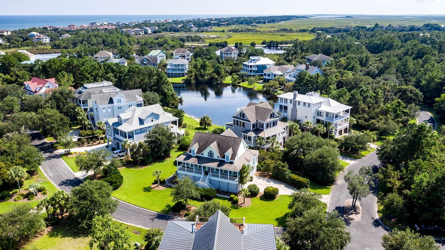 Luxury Historic Beach House with Lake Views in Oceanfront Gated Community near Pawleys Island, South Carolina