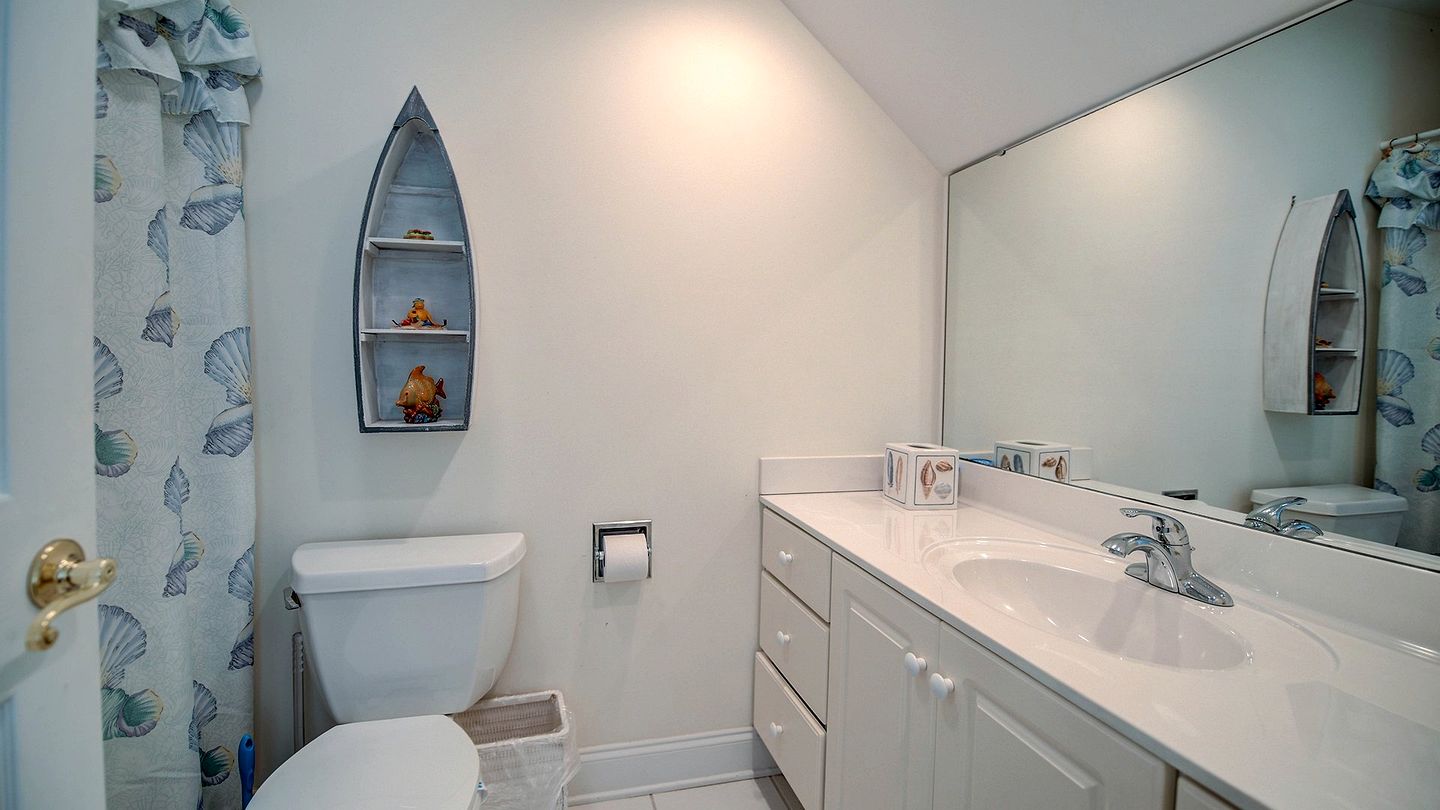 Luxury Historic Beach House with Lake Views in Oceanfront Gated Community near Pawleys Island, South Carolina