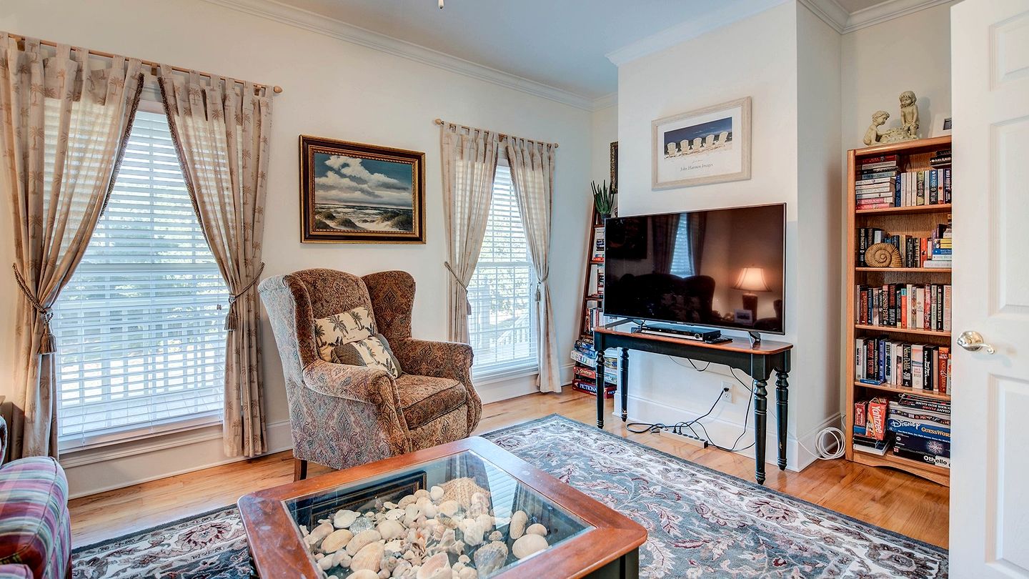 Luxury Historic Beach House with Lake Views in Oceanfront Gated Community near Pawleys Island, South Carolina