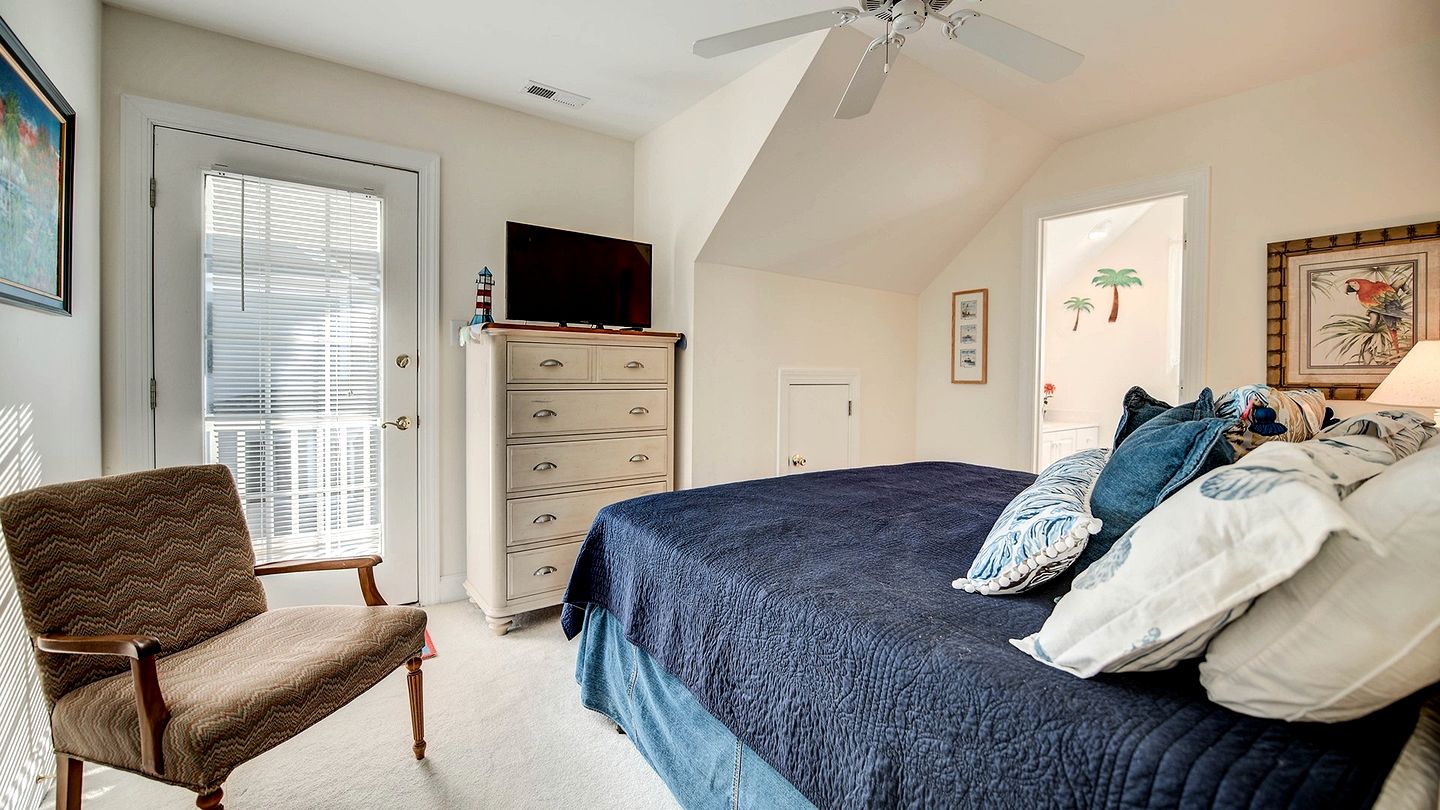 Luxury Historic Beach House with Lake Views in Oceanfront Gated Community near Pawleys Island, South Carolina