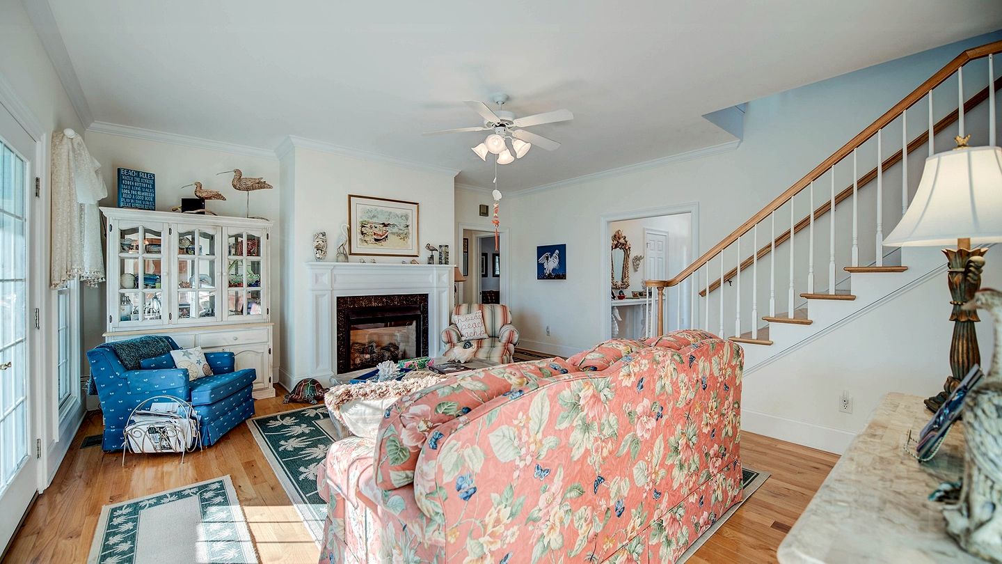 Luxury Historic Beach House with Lake Views in Oceanfront Gated Community near Pawleys Island, South Carolina