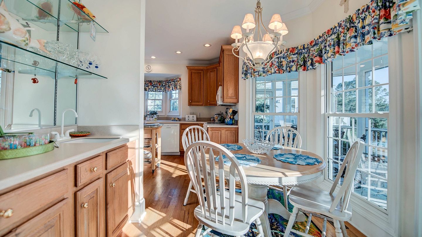 Luxury Historic Beach House with Lake Views in Oceanfront Gated Community near Pawleys Island, South Carolina