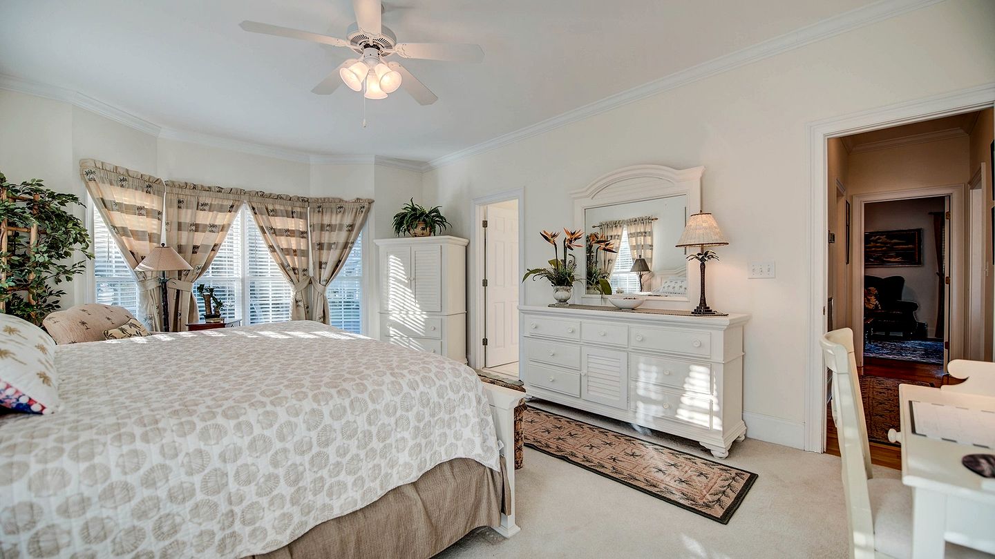 Luxury Historic Beach House with Lake Views in Oceanfront Gated Community near Pawleys Island, South Carolina