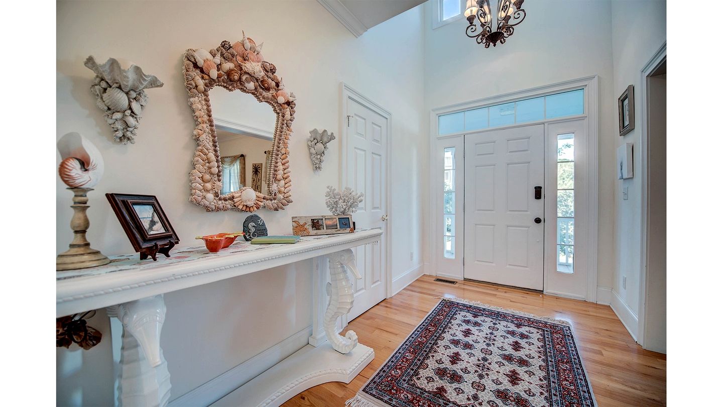 Luxury Historic Beach House with Lake Views in Oceanfront Gated Community near Pawleys Island, South Carolina