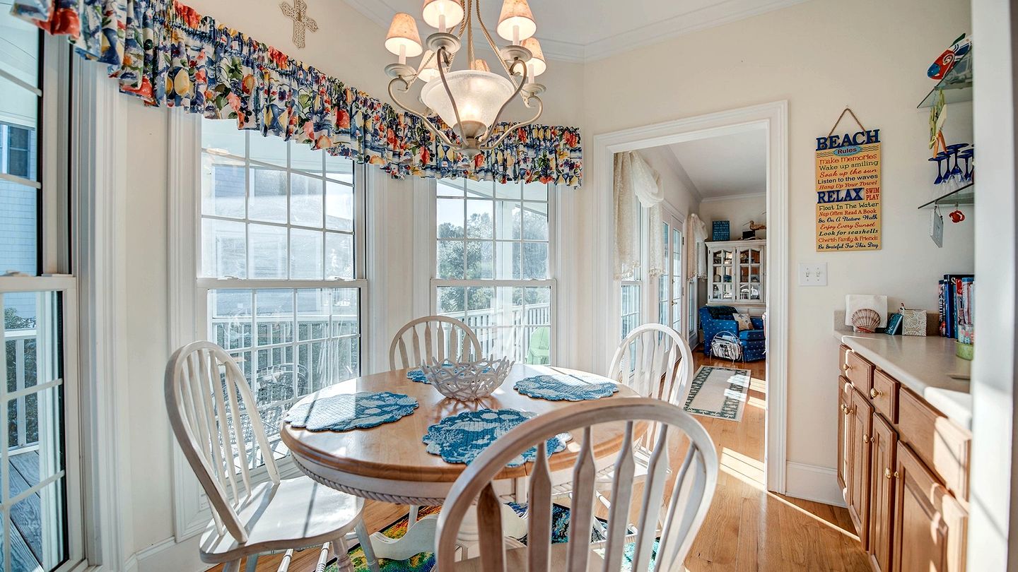 Luxury Historic Beach House with Lake Views in Oceanfront Gated Community near Pawleys Island, South Carolina