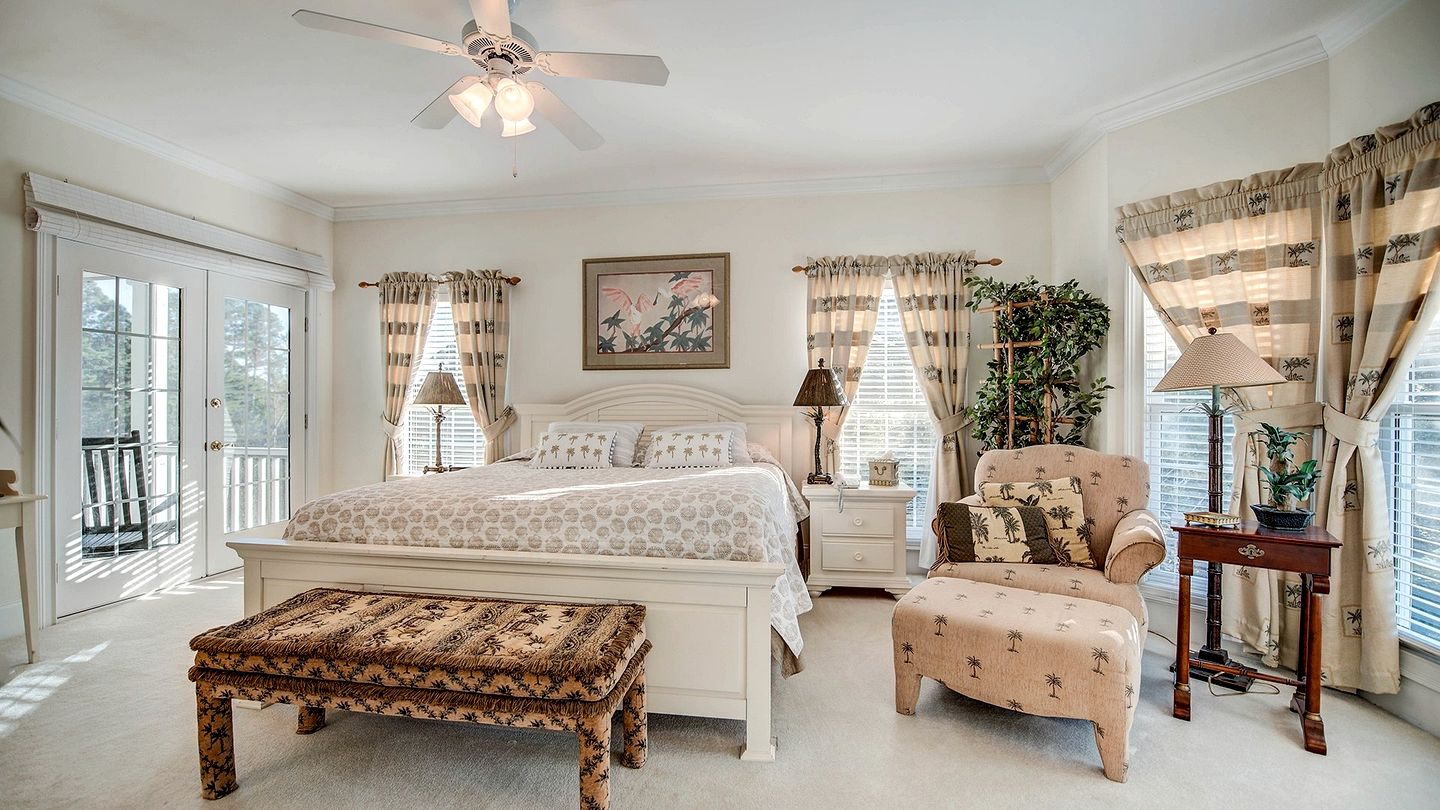 Luxury Historic Beach House with Lake Views in Oceanfront Gated Community near Pawleys Island, South Carolina