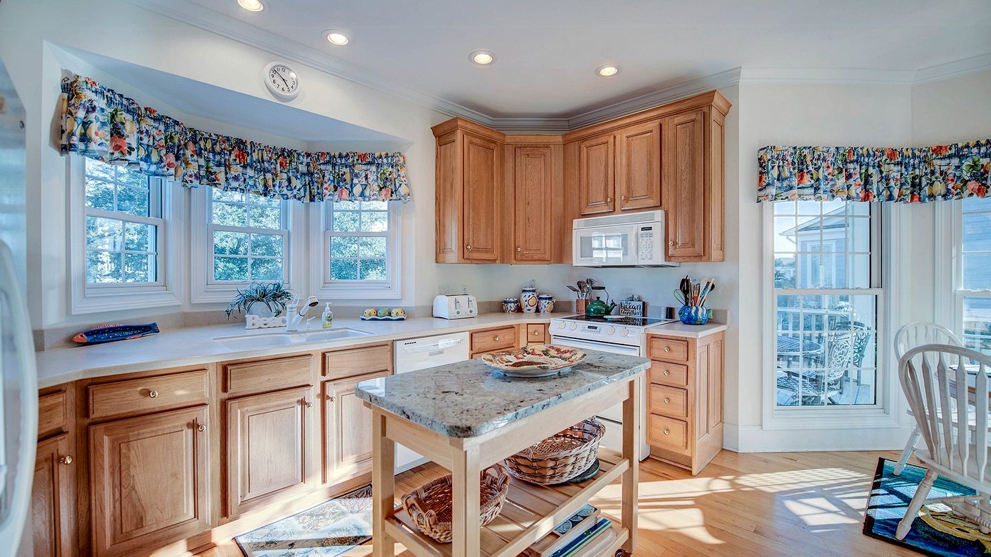 Luxury Historic Beach House with Lake Views in Oceanfront Gated Community near Pawleys Island, South Carolina