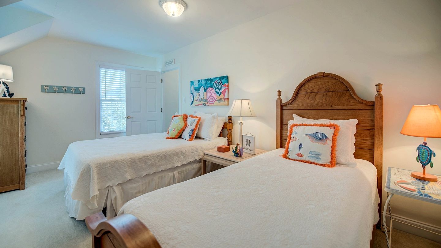 Luxury Historic Beach House with Lake Views in Oceanfront Gated Community near Pawleys Island, South Carolina