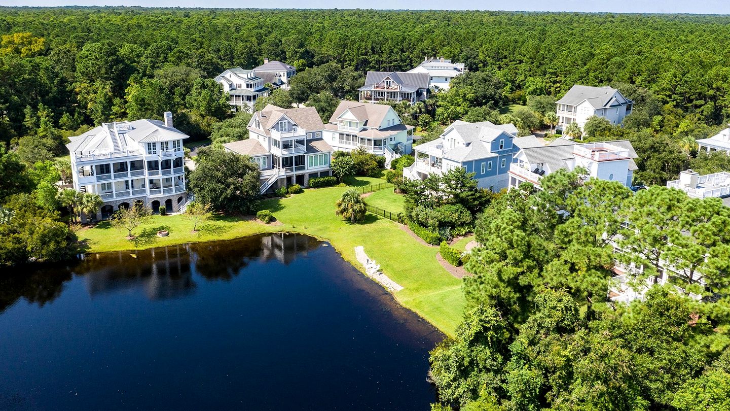 Luxury Historic Beach House with Lake Views in Oceanfront Gated Community near Pawleys Island, South Carolina
