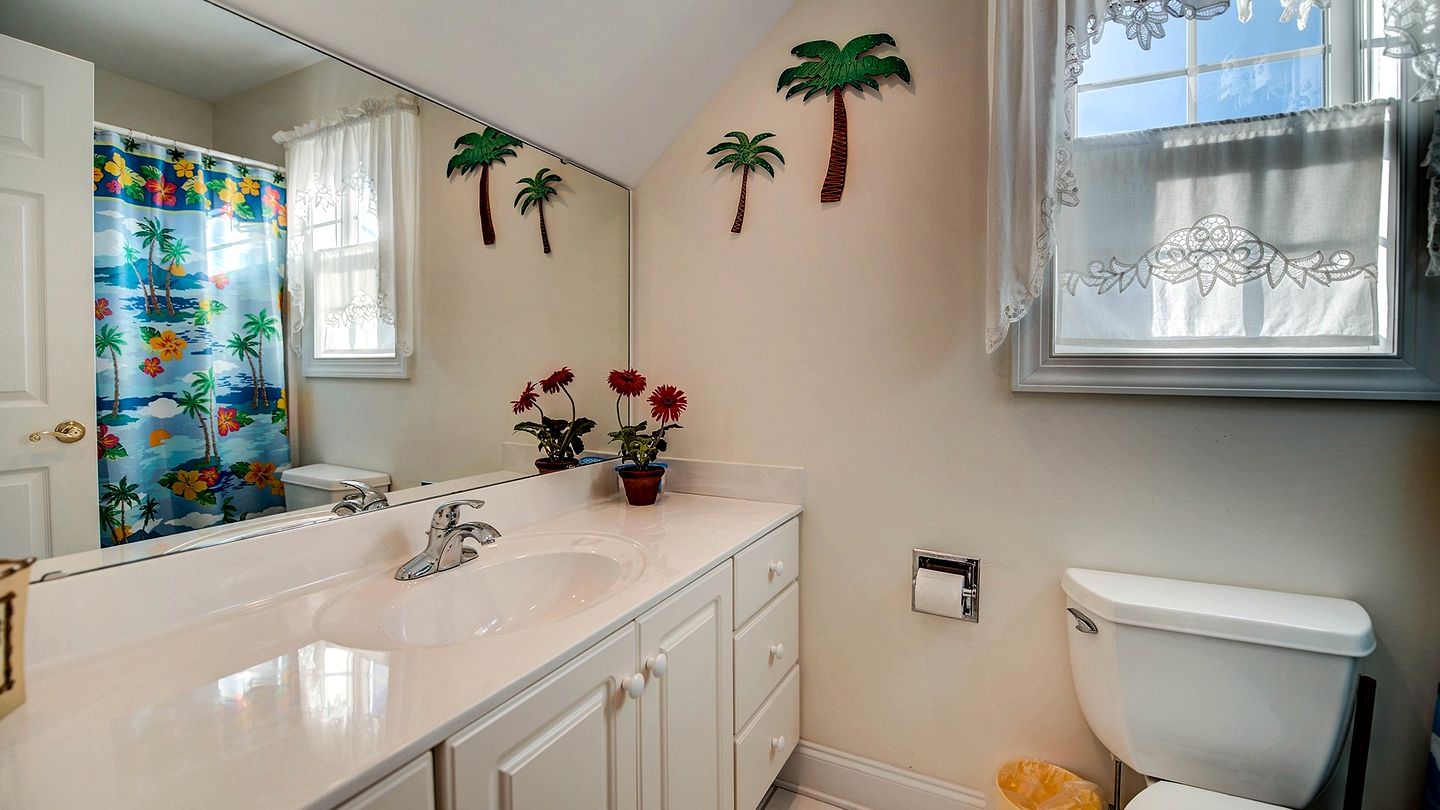 Luxury Historic Beach House with Lake Views in Oceanfront Gated Community near Pawleys Island, South Carolina