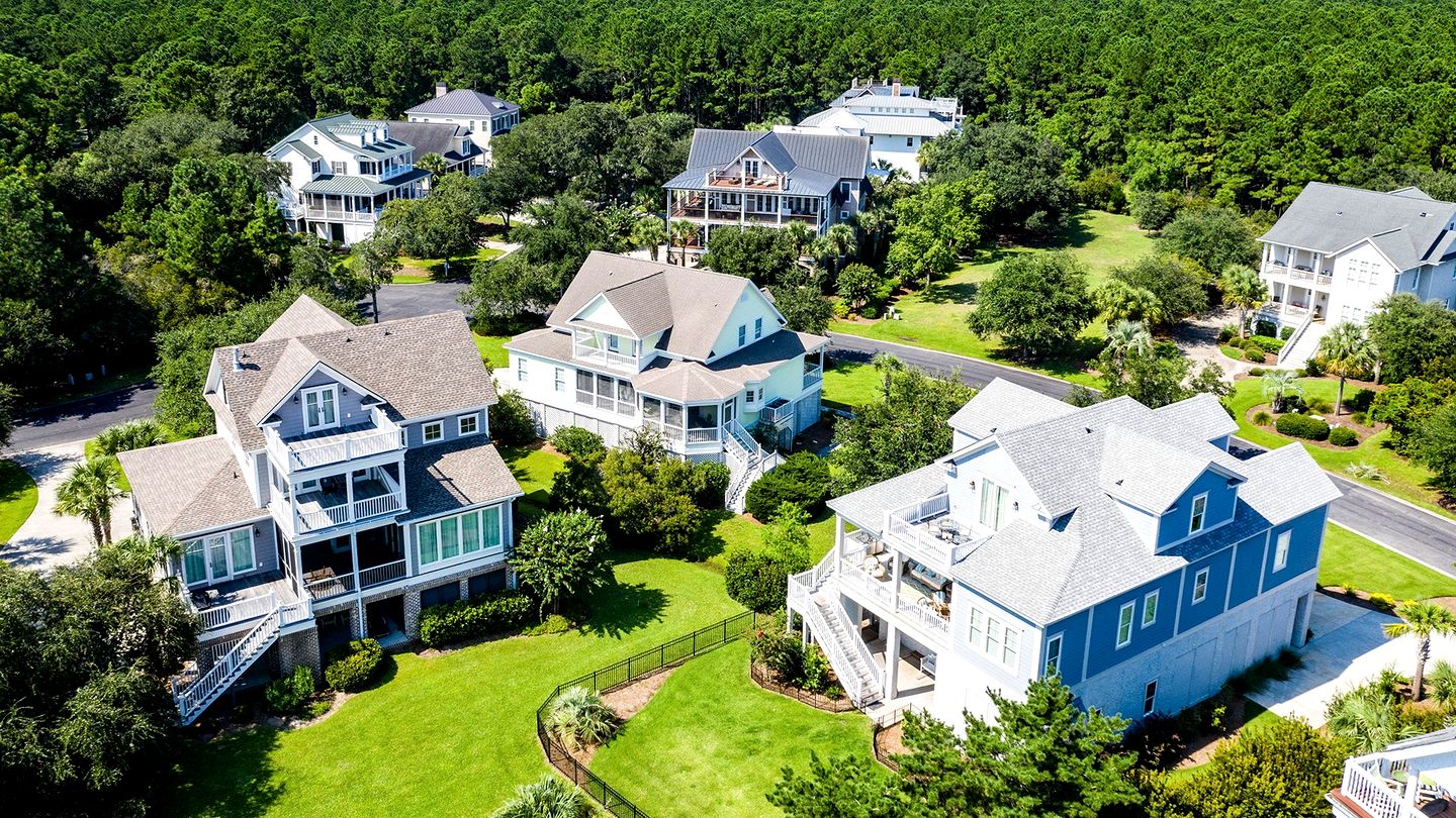 Luxury Historic Beach House with Lake Views in Oceanfront Gated Community near Pawleys Island, South Carolina