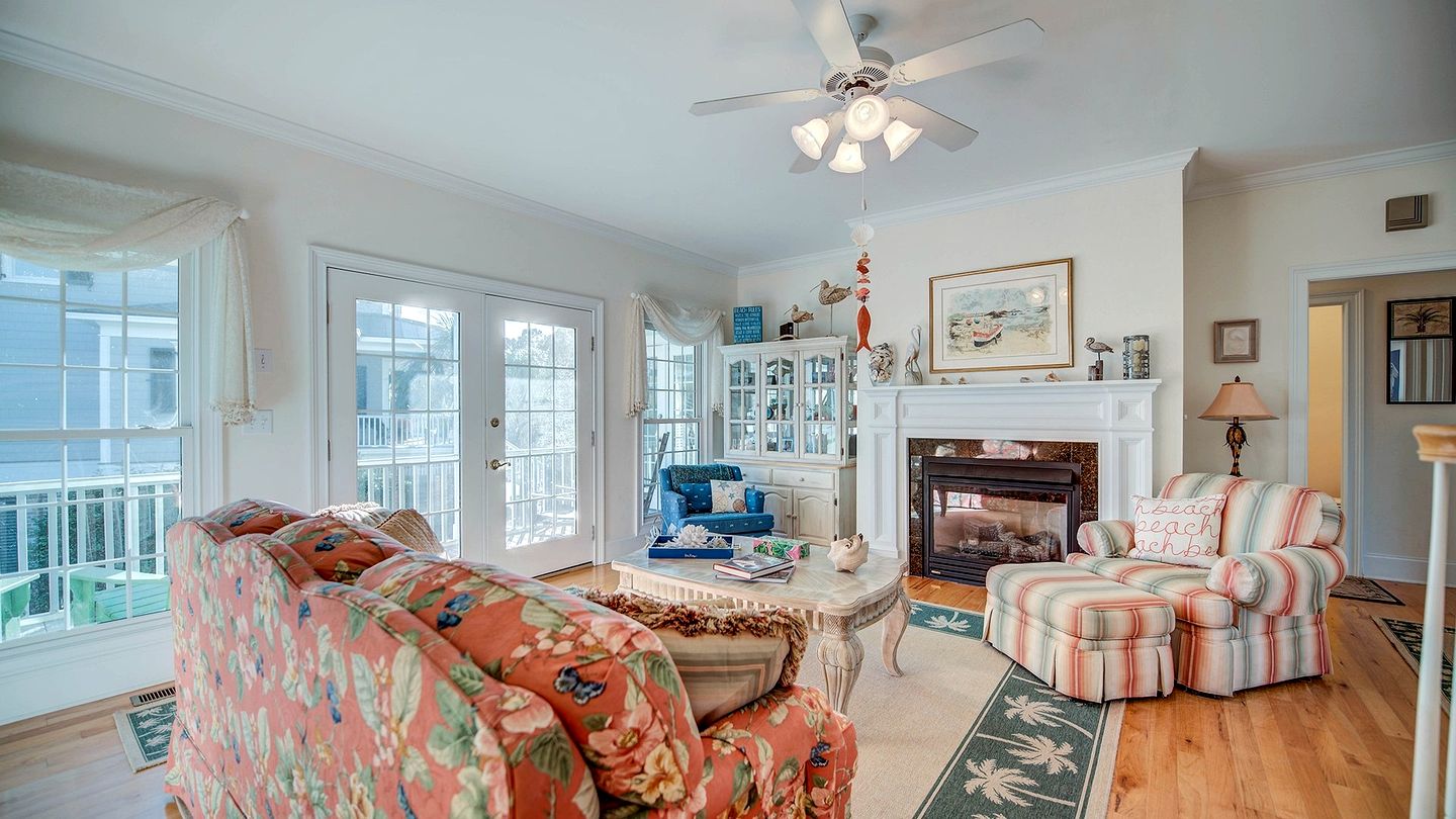 Luxury Historic Beach House with Lake Views in Oceanfront Gated Community near Pawleys Island, South Carolina