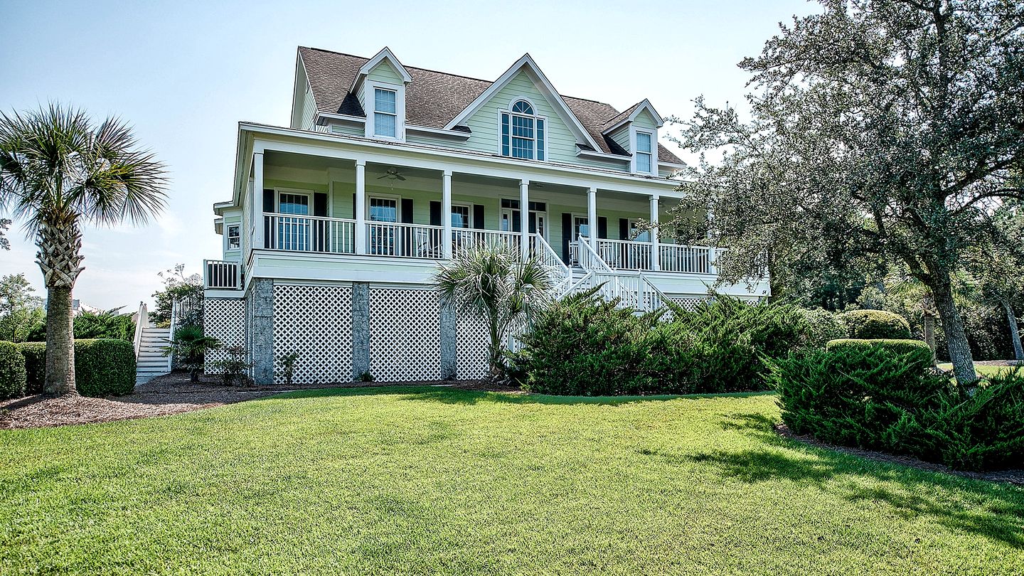 Luxury Historic Beach House with Lake Views in Oceanfront Gated Community near Pawleys Island, South Carolina