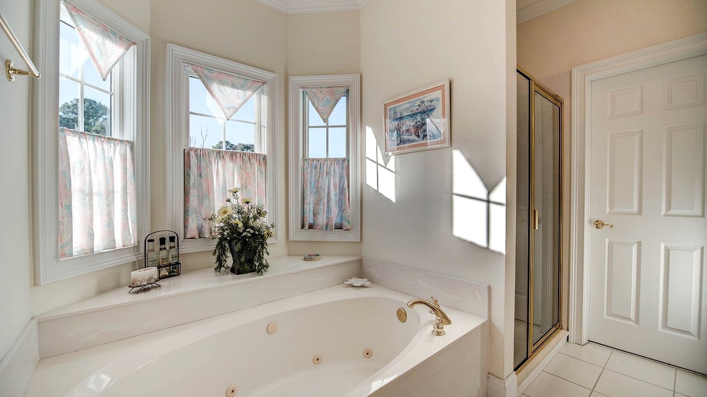 Luxury Historic Beach House with Lake Views in Oceanfront Gated Community near Pawleys Island, South Carolina