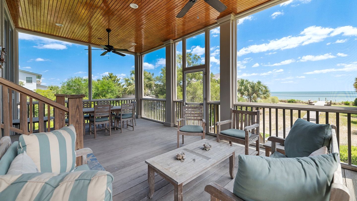 Luxurious Oceanfront Getaway with Stunning Views and Beach Access in Georgetown, South Carolina