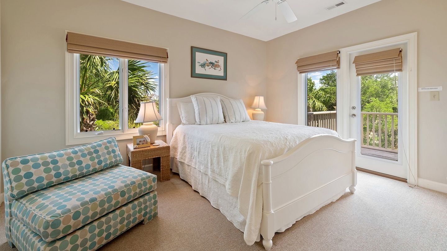 Luxurious Oceanfront Getaway with Stunning Views and Beach Access in Georgetown, South Carolina