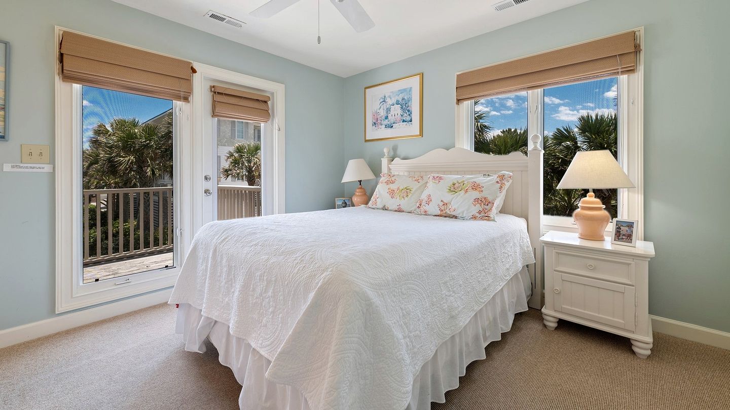 Luxurious Oceanfront Getaway with Stunning Views and Beach Access in Georgetown, South Carolina