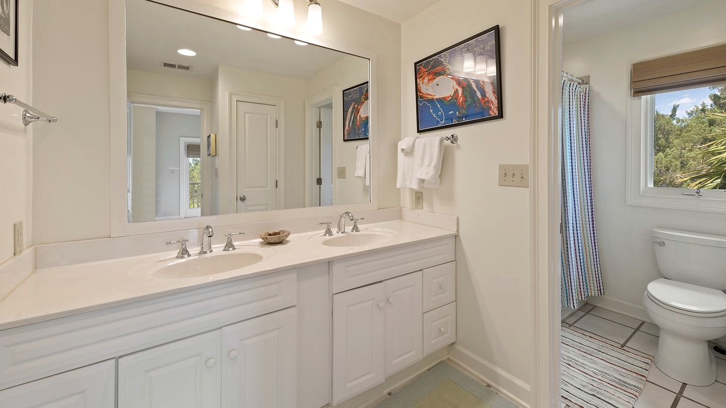 Luxurious Oceanfront Getaway with Stunning Views and Beach Access in Georgetown, South Carolina