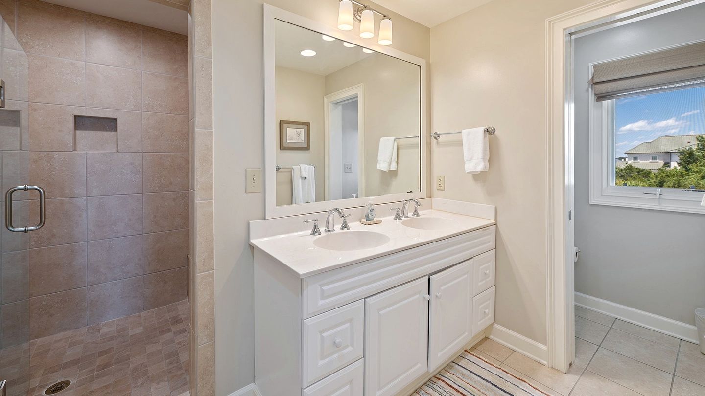 Luxurious Oceanfront Getaway with Stunning Views and Beach Access in Georgetown, South Carolina