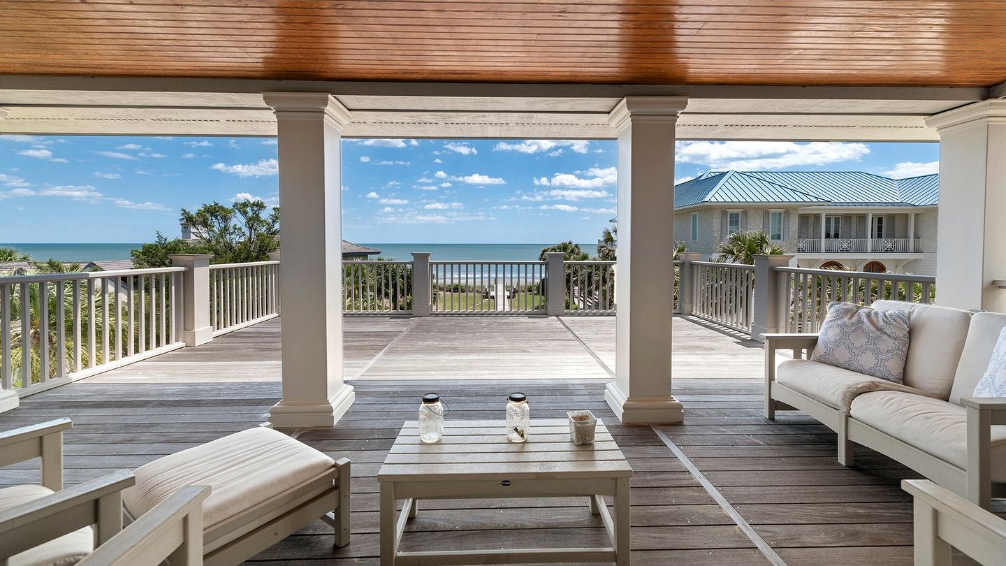 Luxurious Oceanfront Getaway with Stunning Views and Beach Access in Georgetown, South Carolina
