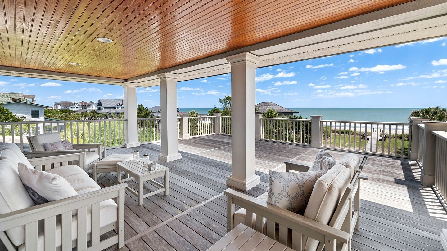 Luxurious Oceanfront Getaway with Stunning Views and Beach Access in Georgetown, South Carolina