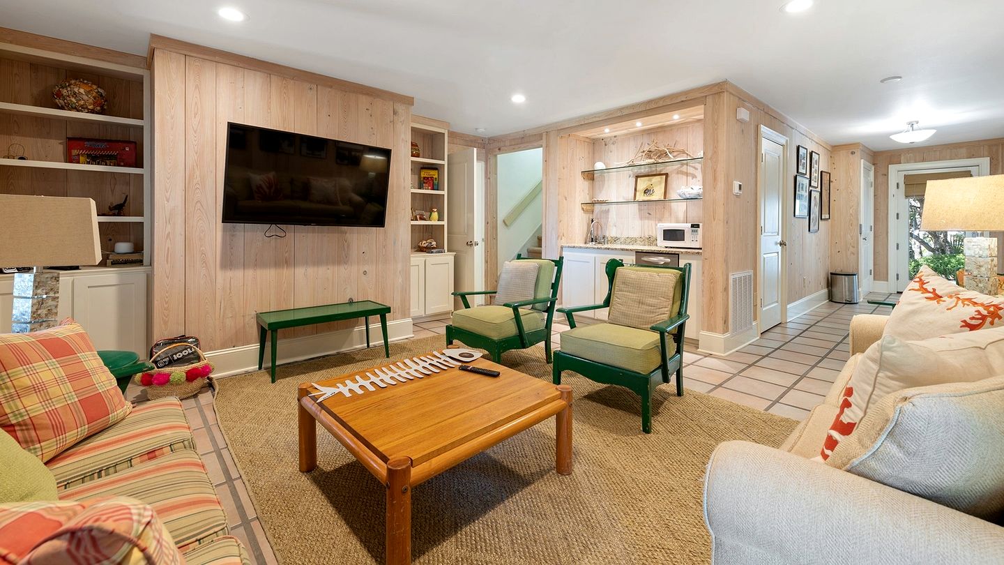 Luxurious Oceanfront Getaway with Stunning Views and Beach Access in Georgetown, South Carolina