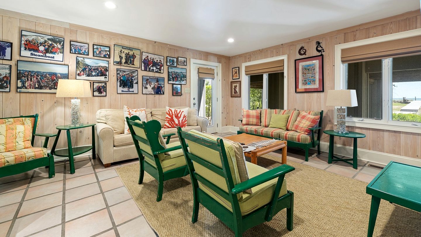 Luxurious Oceanfront Getaway with Stunning Views and Beach Access in Georgetown, South Carolina