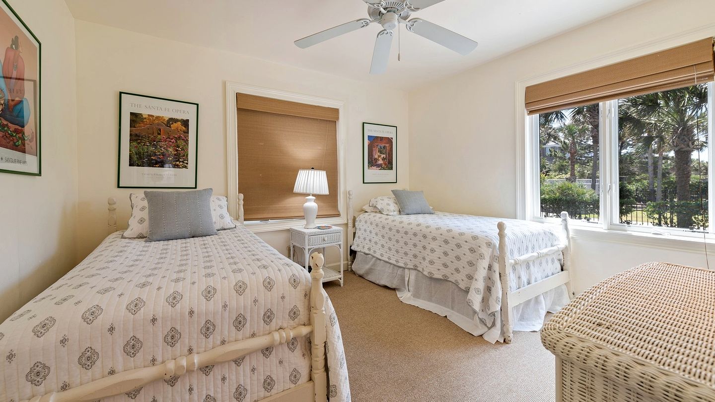 Luxurious Oceanfront Getaway with Stunning Views and Beach Access in Georgetown, South Carolina