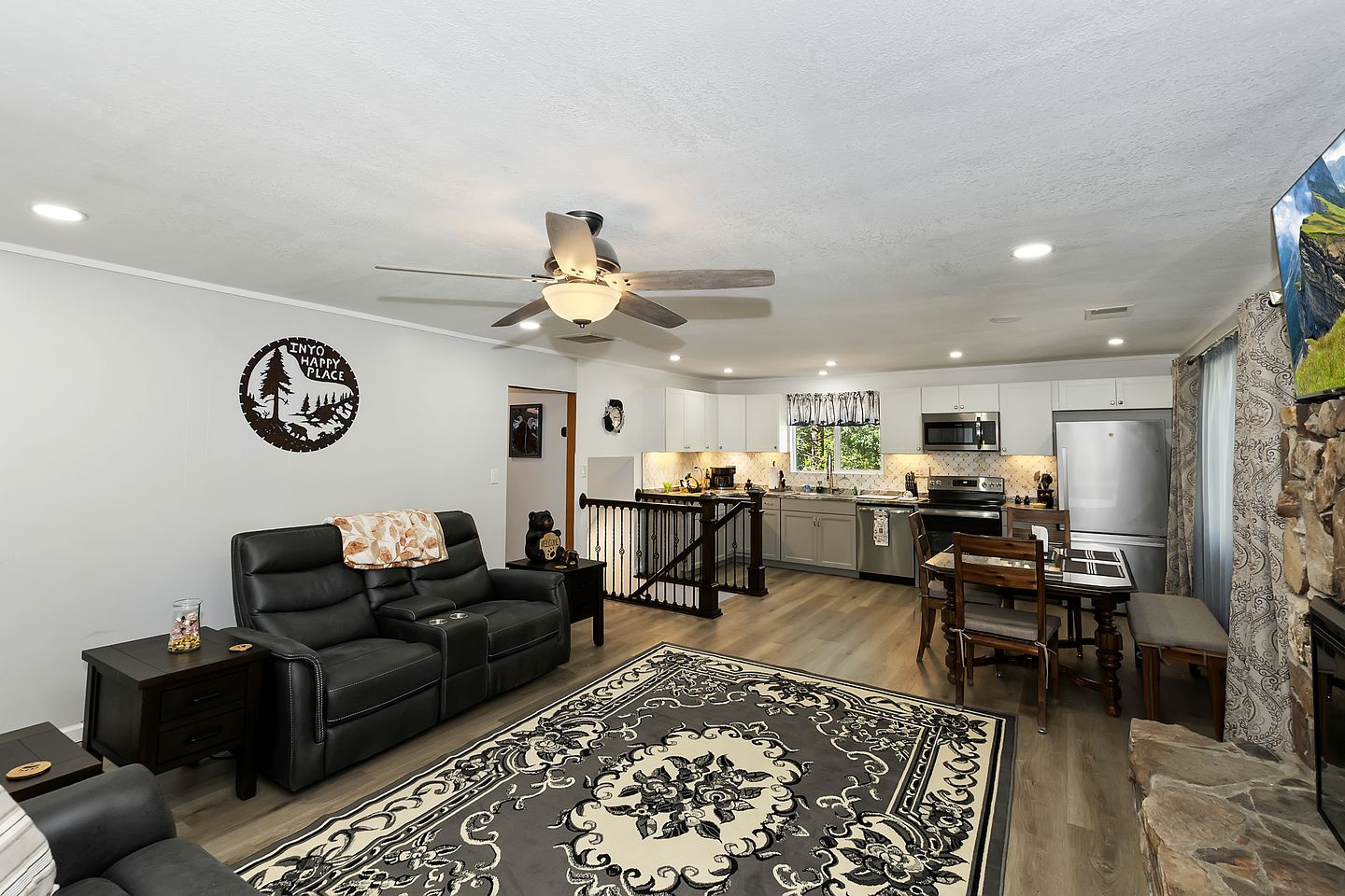 California Dreaming: Charming Cabin with Game Room in Prime Location