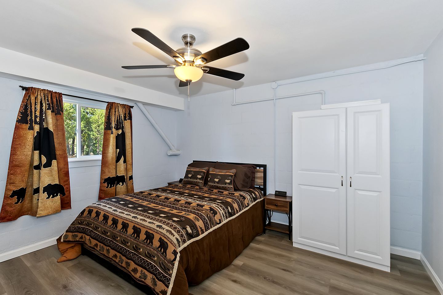 California Dreaming: Charming Cabin with Game Room in Prime Location