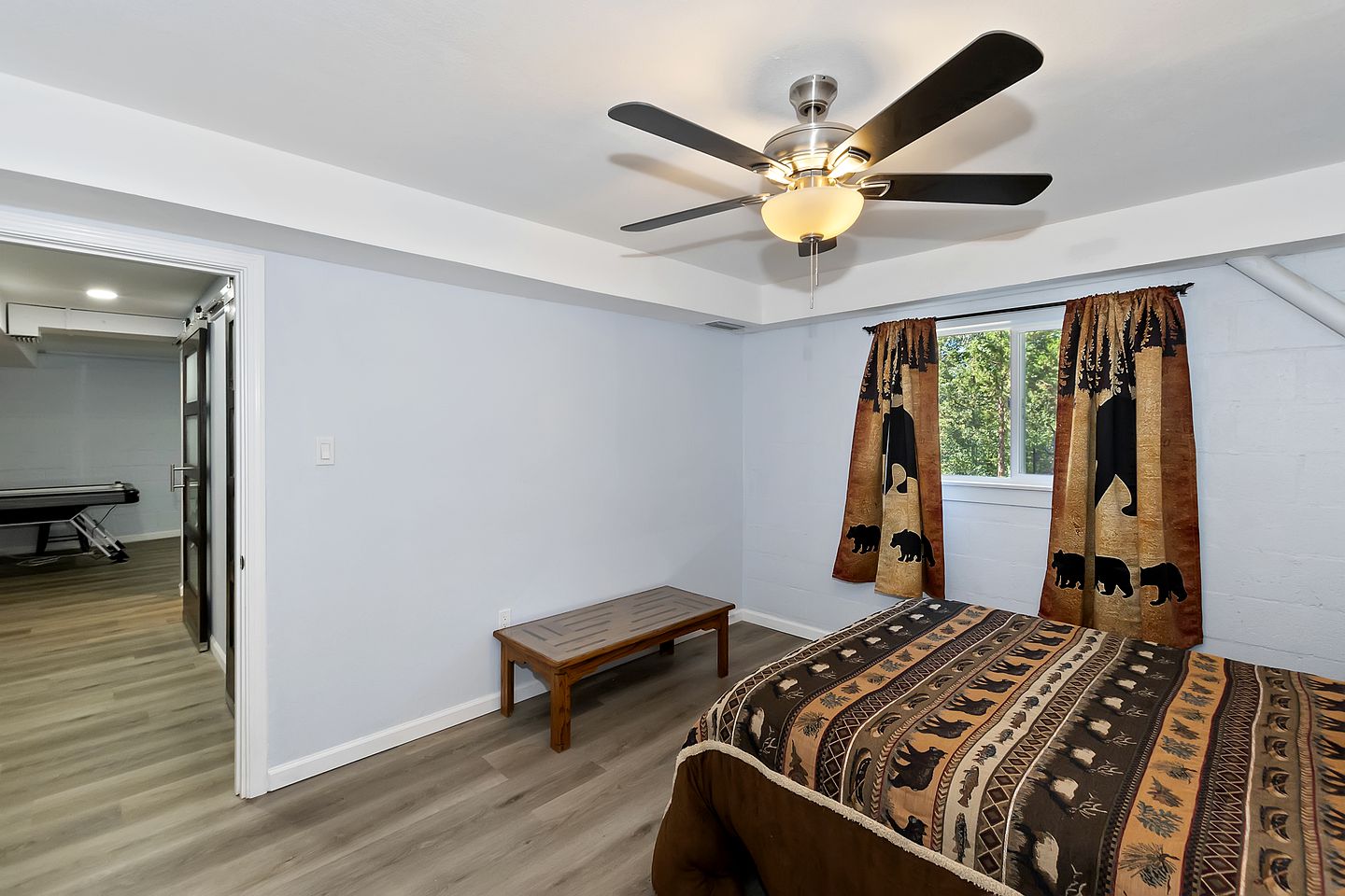 California Dreaming: Charming Cabin with Game Room in Prime Location