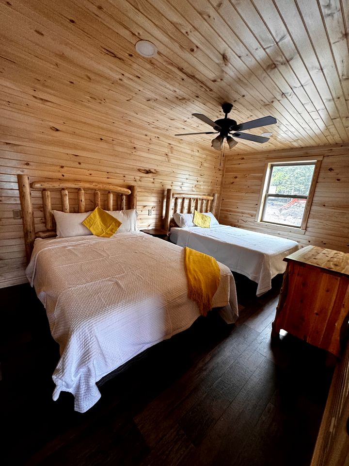 Charming Lakeside Cabin on Big Moose Lake with Breathtaking Views for a Memorable Getaway in New York