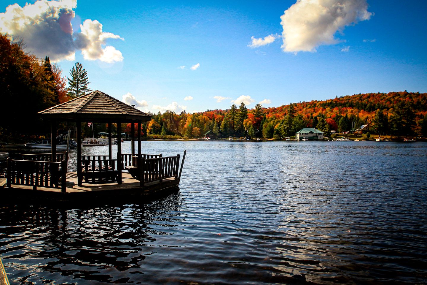 Charming Lakeside Cabin on Big Moose Lake with Breathtaking Views for a Memorable Getaway in New York