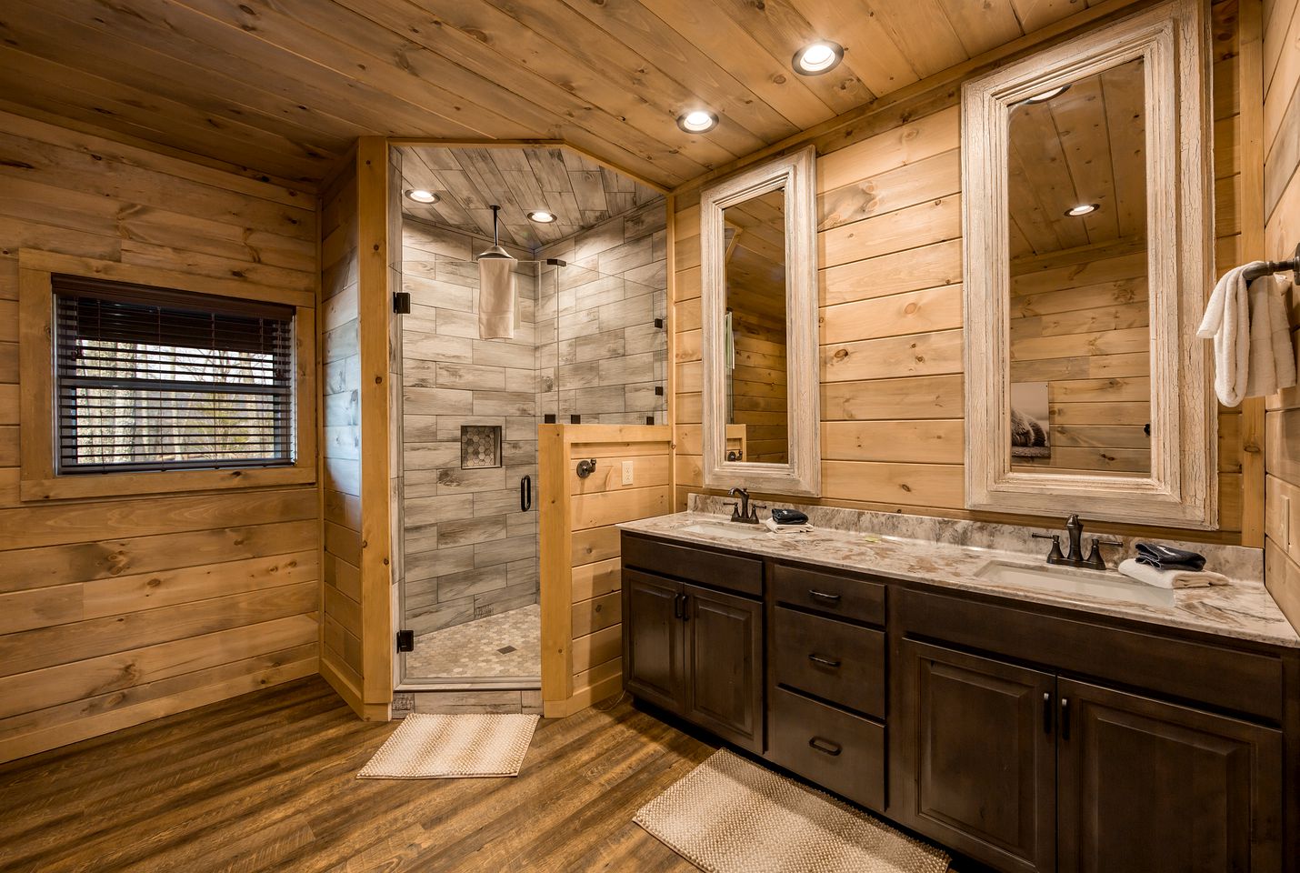 Mountain Elegance: Luxury Cabin with Stunning Views in Sevierville's Premier Location
