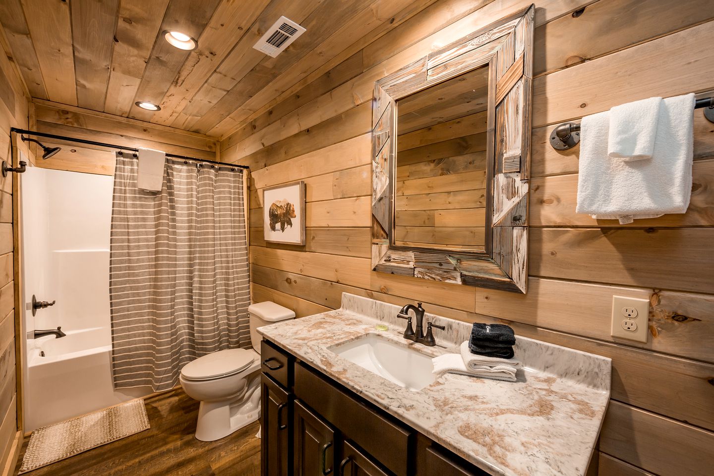 Mountain Elegance: Luxury Cabin with Stunning Views in Sevierville's Premier Location