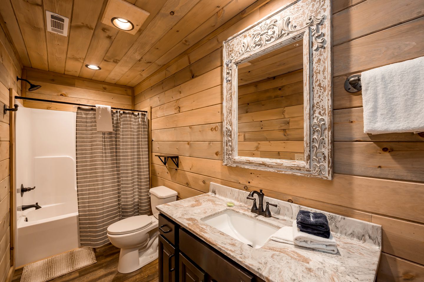 Mountain Elegance: Luxury Cabin with Stunning Views in Sevierville's Premier Location