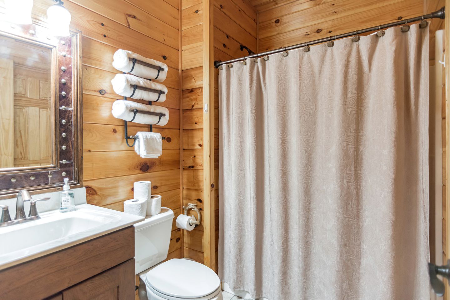 Unplug & Unwind: Glamping Getaway on Watauga Lake, Tennessee