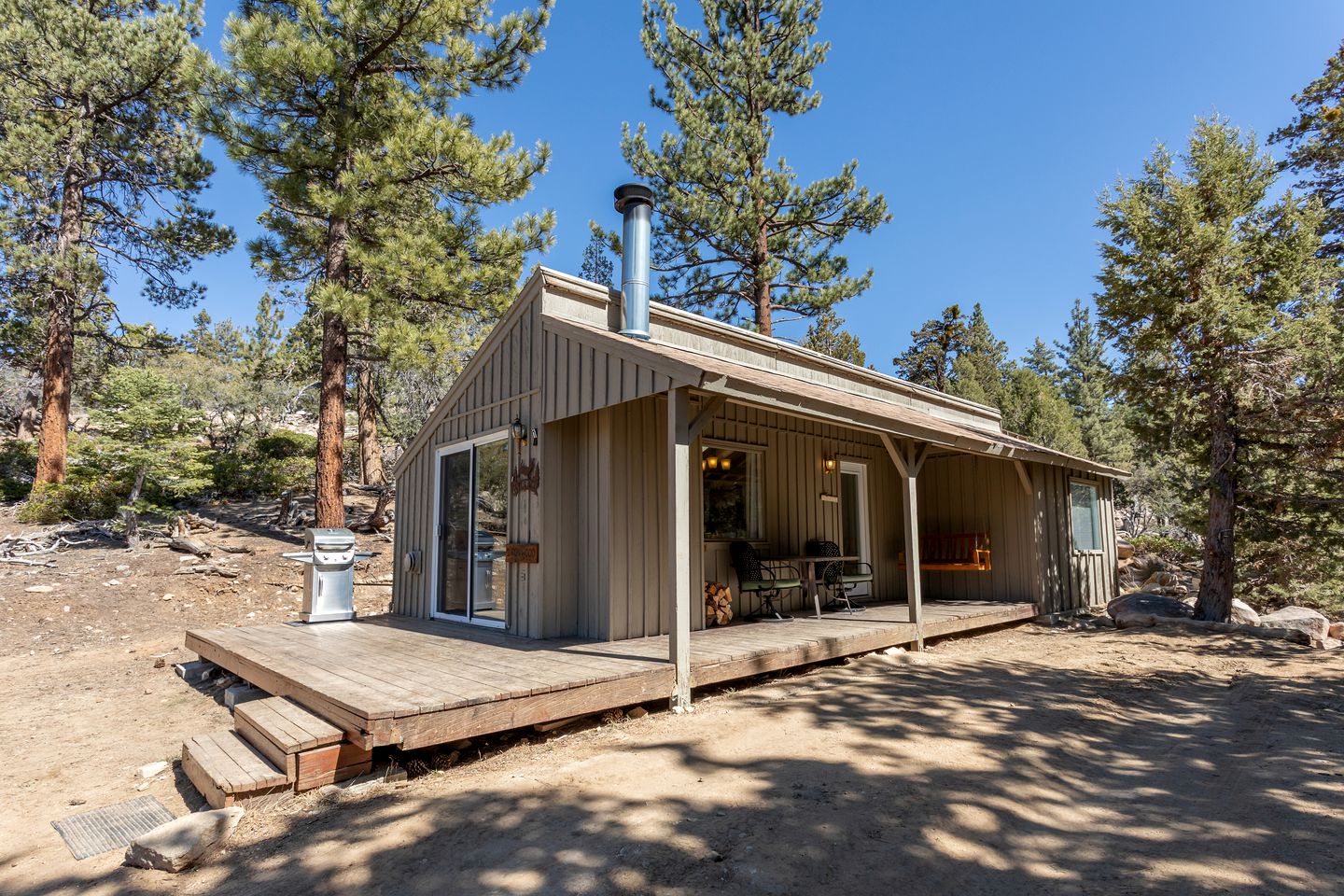 Charming Woodland Cabin near Big Bear Lake in San Bernardino County, California