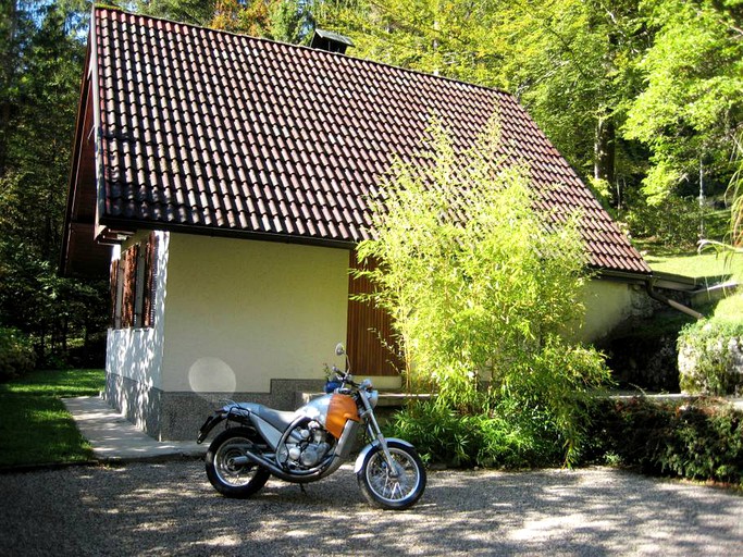 Cottages (Iška, Inner Carniola-Karst, Slovenia)