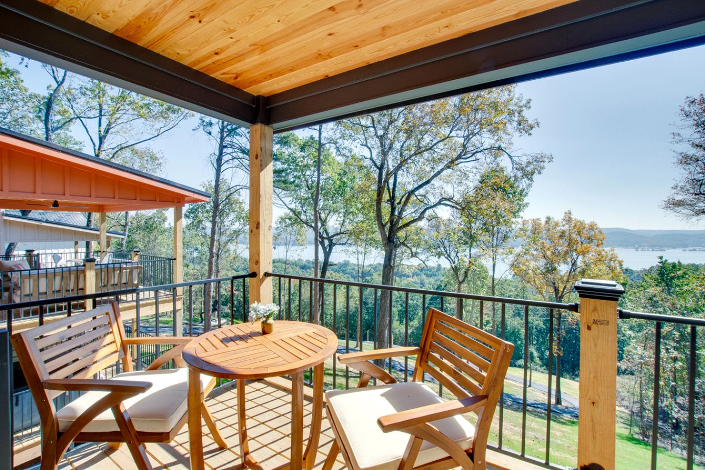 Magical Family Cabin with Breathtaking Beauty and Modern Interior in Alabama