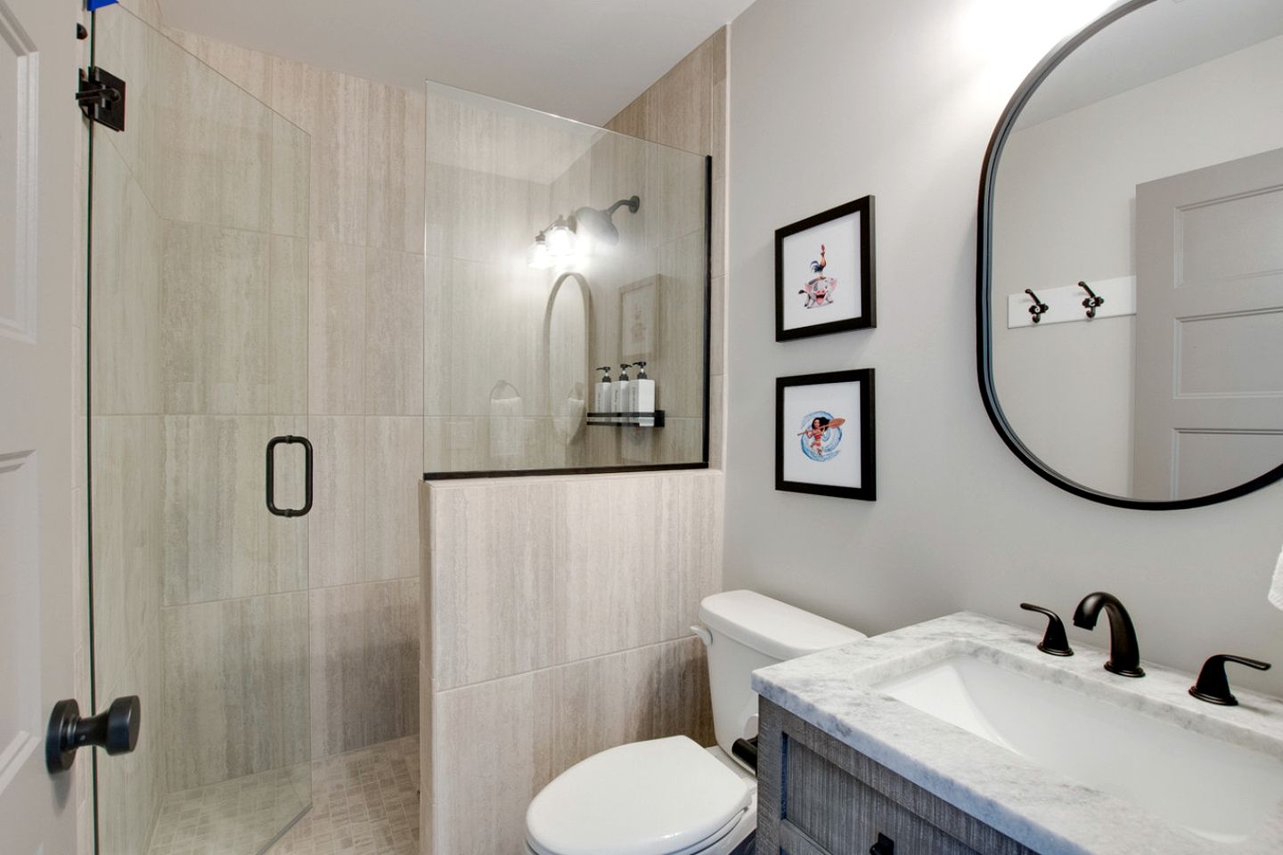 Magical Family Cabin with Breathtaking Beauty and Modern Interior in Alabama