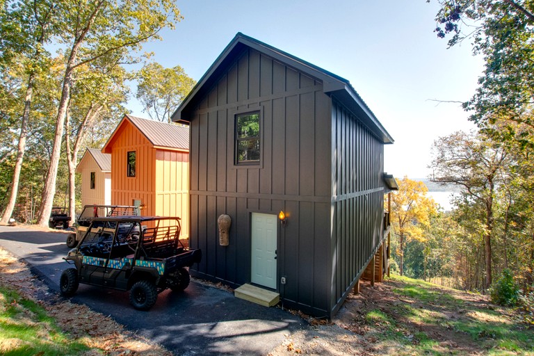 Magical Family Cabin with Breathtaking Beauty and Modern Interior in Alabama