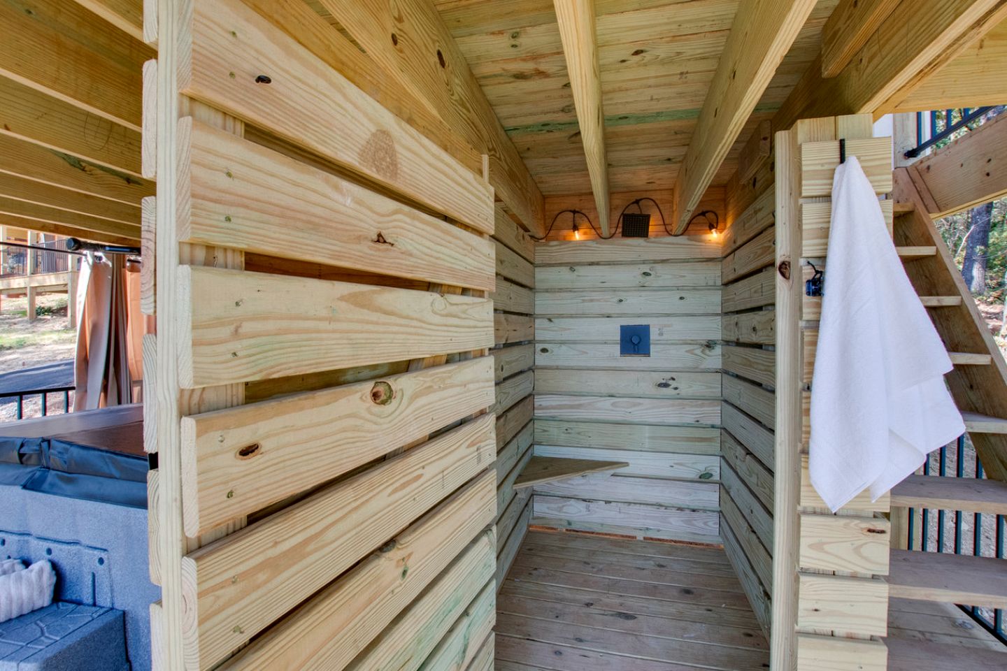 Magical Family Cabin with Breathtaking Beauty and Modern Interior in Alabama