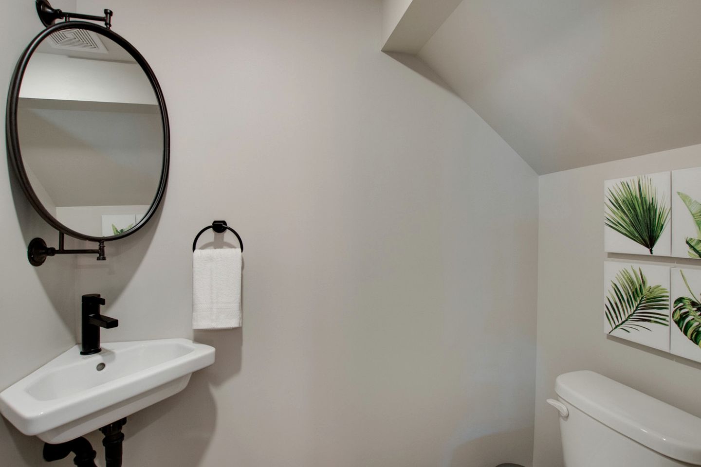 Magical Family Cabin with Breathtaking Beauty and Modern Interior in Alabama