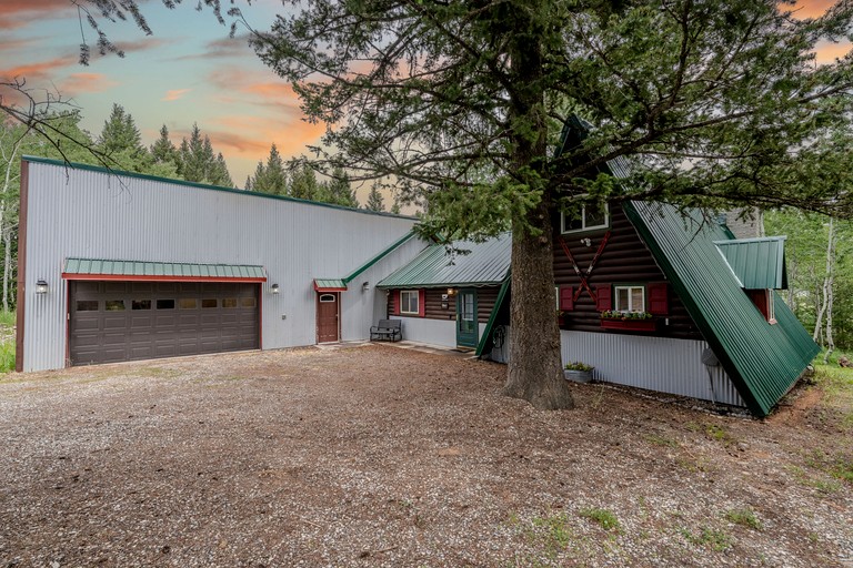 Charming Wooded Cabin with Fire Pit & Bunkhouse Near Yellowstone, Island Park, ID