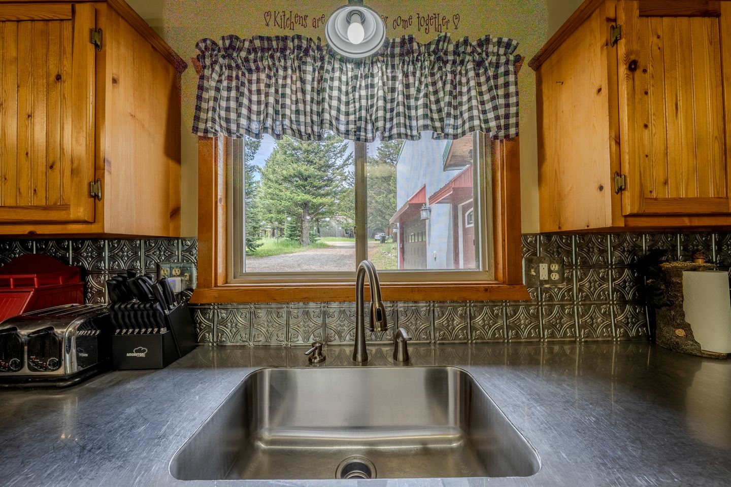 Charming Wooded Cabin with Fire Pit & Bunkhouse Near Yellowstone, Island Park, ID