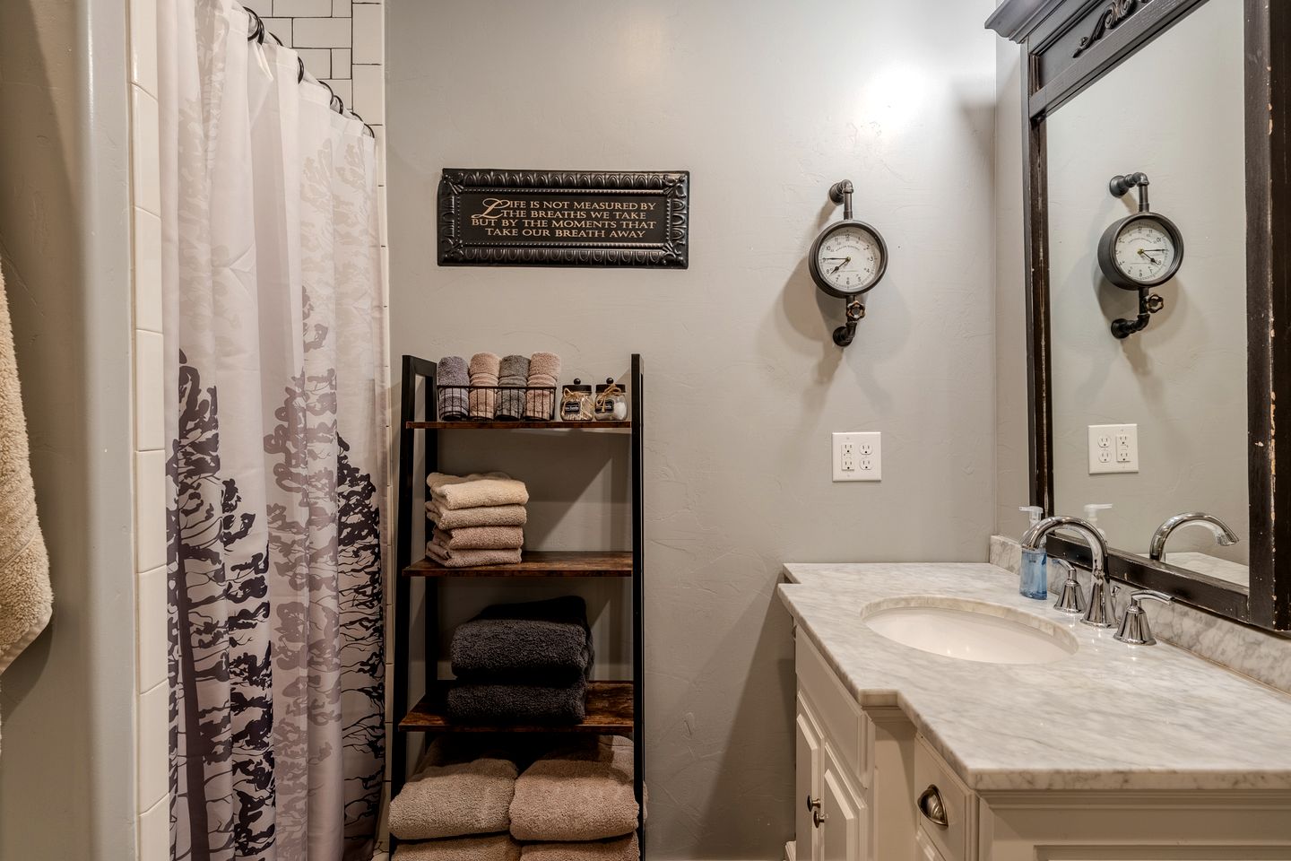 Charming Wooded Cabin with Fire Pit & Bunkhouse Near Yellowstone, Island Park, ID